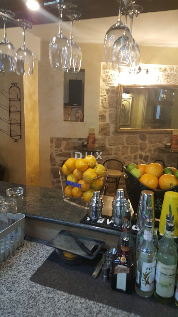 Locale commerciale Rovinj, 152m2