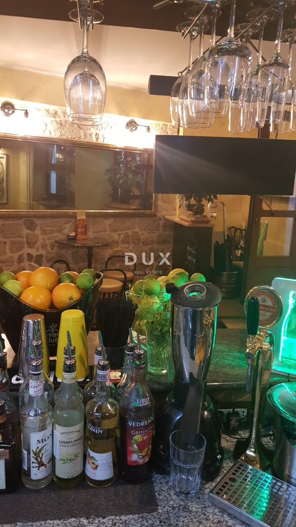 Locale commerciale Rovinj, 152m2