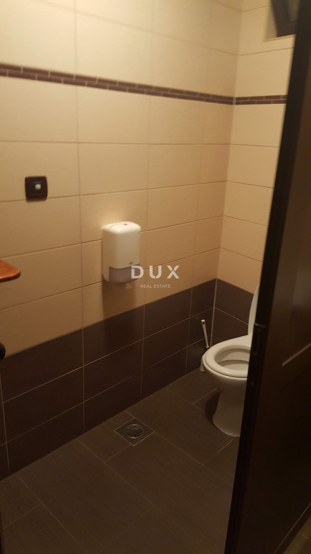 Locale commerciale Rovinj, 152m2