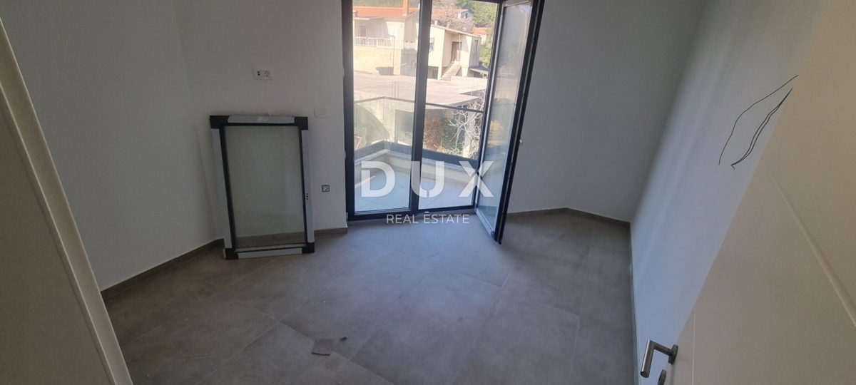 ISTRIA, POLA - Nuovo edificio moderno in un'ottima posizione!