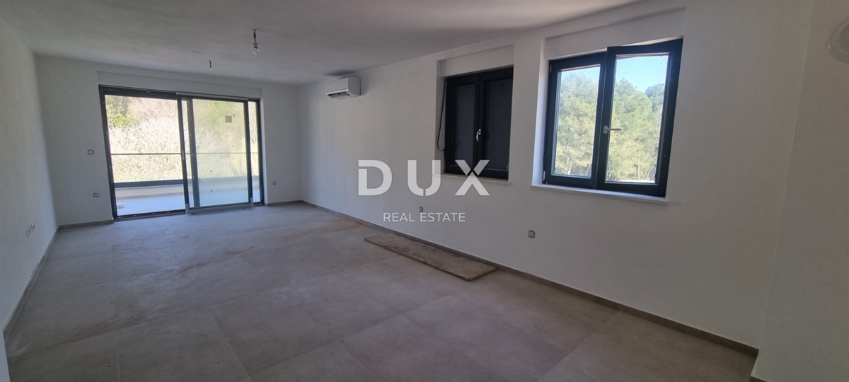 ISTRIA, POLA - Nuovo edificio moderno in un'ottima posizione!