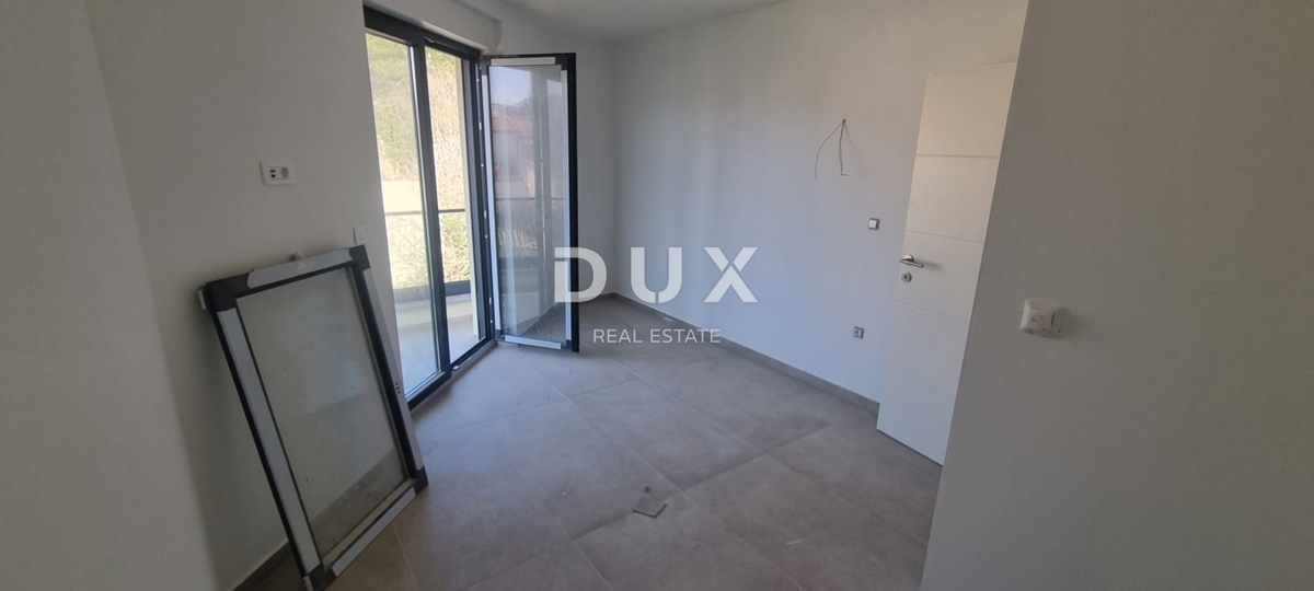 ISTRIA, POLA - Nuovo edificio moderno in un'ottima posizione!