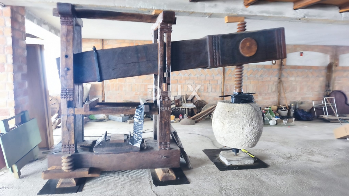 Locale commerciale Vrhovčak, Samobor - Okolica, 3.892m2