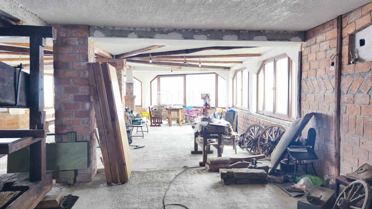 Locale commerciale Vrhovčak, Samobor - Okolica, 3.892m2