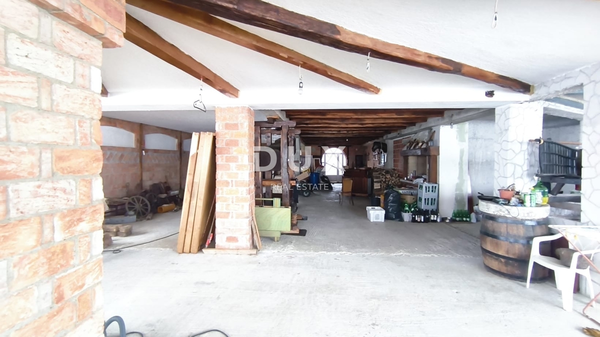 Locale commerciale Vrhovčak, Samobor - Okolica, 3.892m2