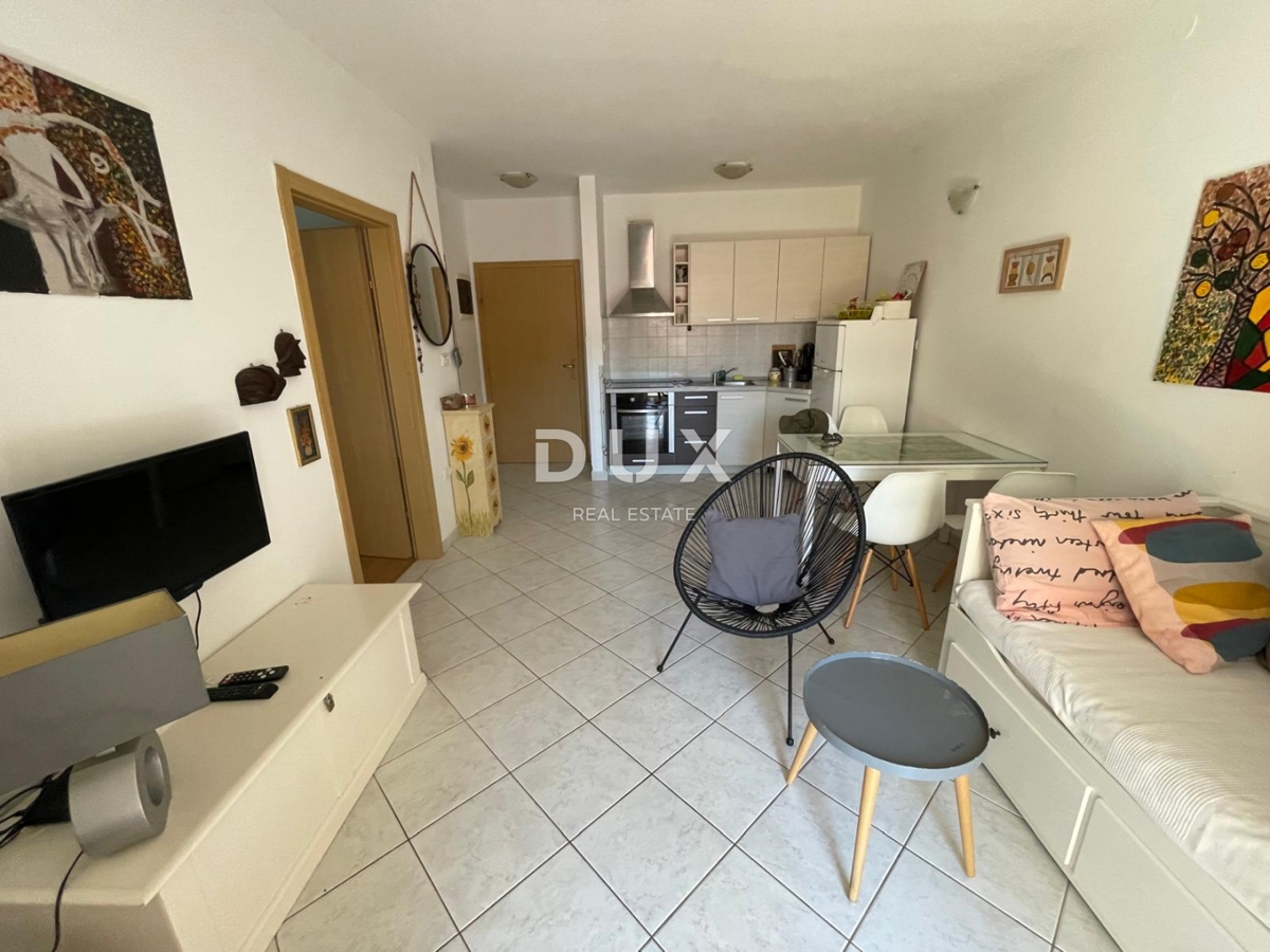 ISTRIA, PEROJ - Appartamento con giardino in posizione tranquilla