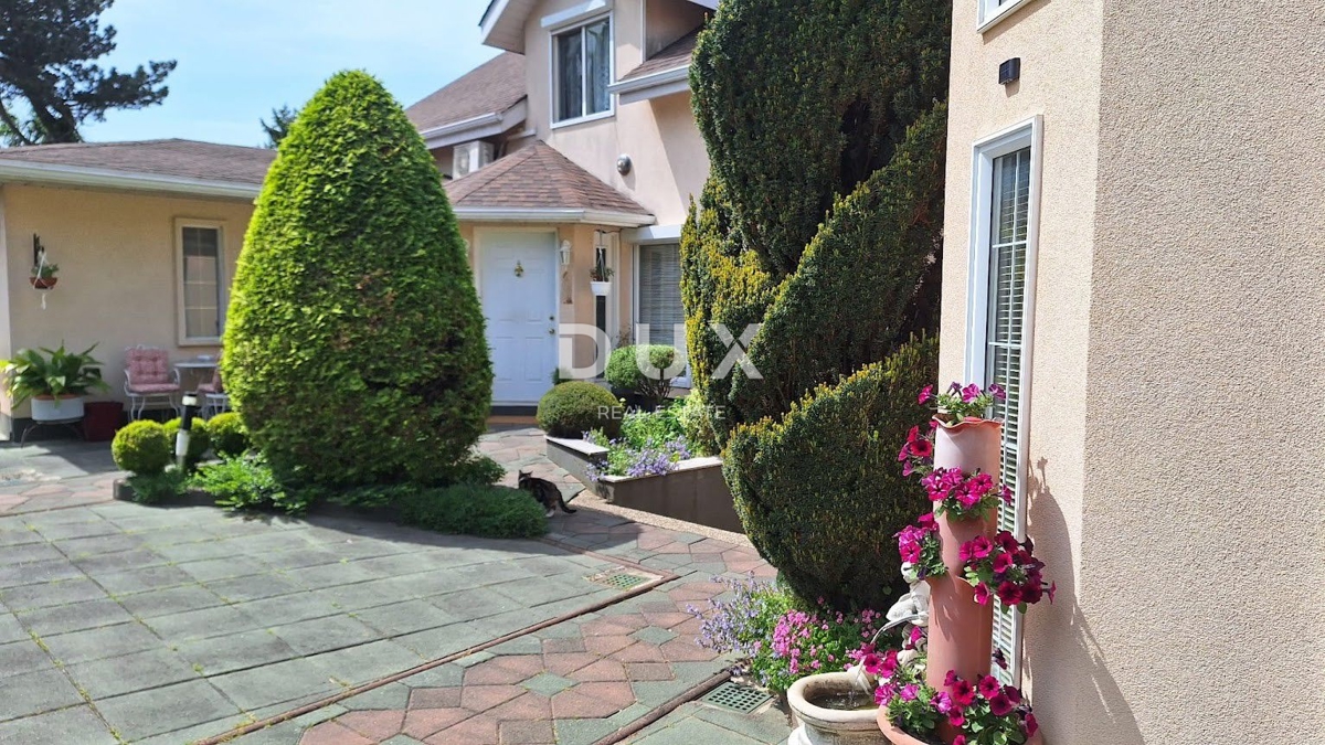 ZAGABRIA, VRHOVEC - residenza esclusiva e opportunità di investimento - due case con piscina e giardino