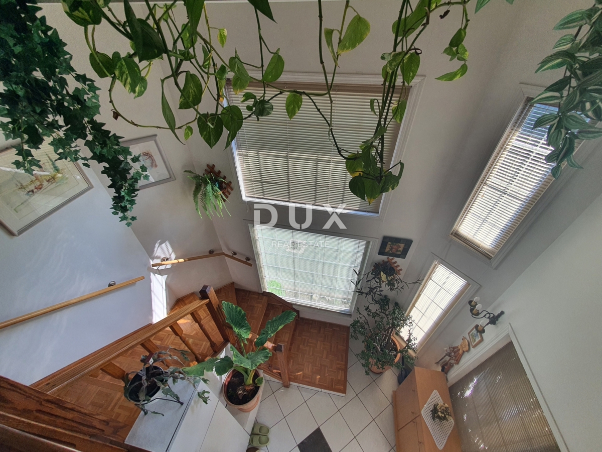 ZAGABRIA, VRHOVEC - residenza esclusiva e opportunità di investimento - due case con piscina e giardino