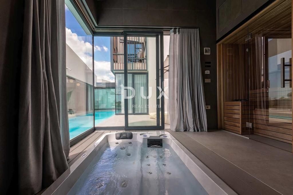 ISTRIA, PARENZO - Villa di design con piscina e vista mare