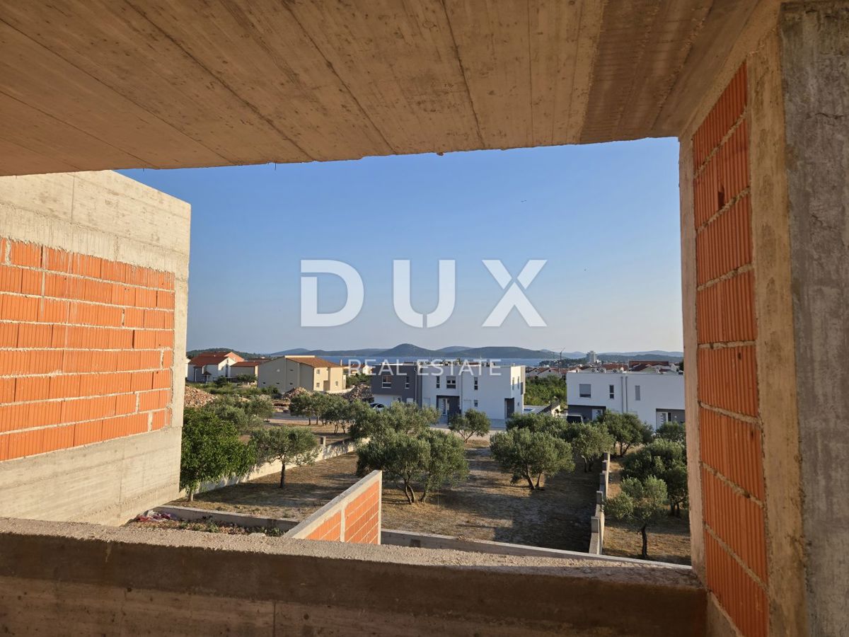 ŠIBENIK, VODICE - Appartamento al primo piano con vista mare e terrazza per momenti indimenticabili.