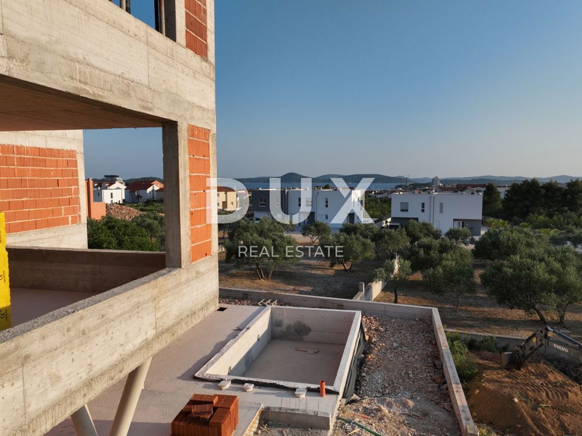 ŠIBENIK, VODICE - Appartamento al primo piano con vista mare e terrazza per momenti indimenticabili.
