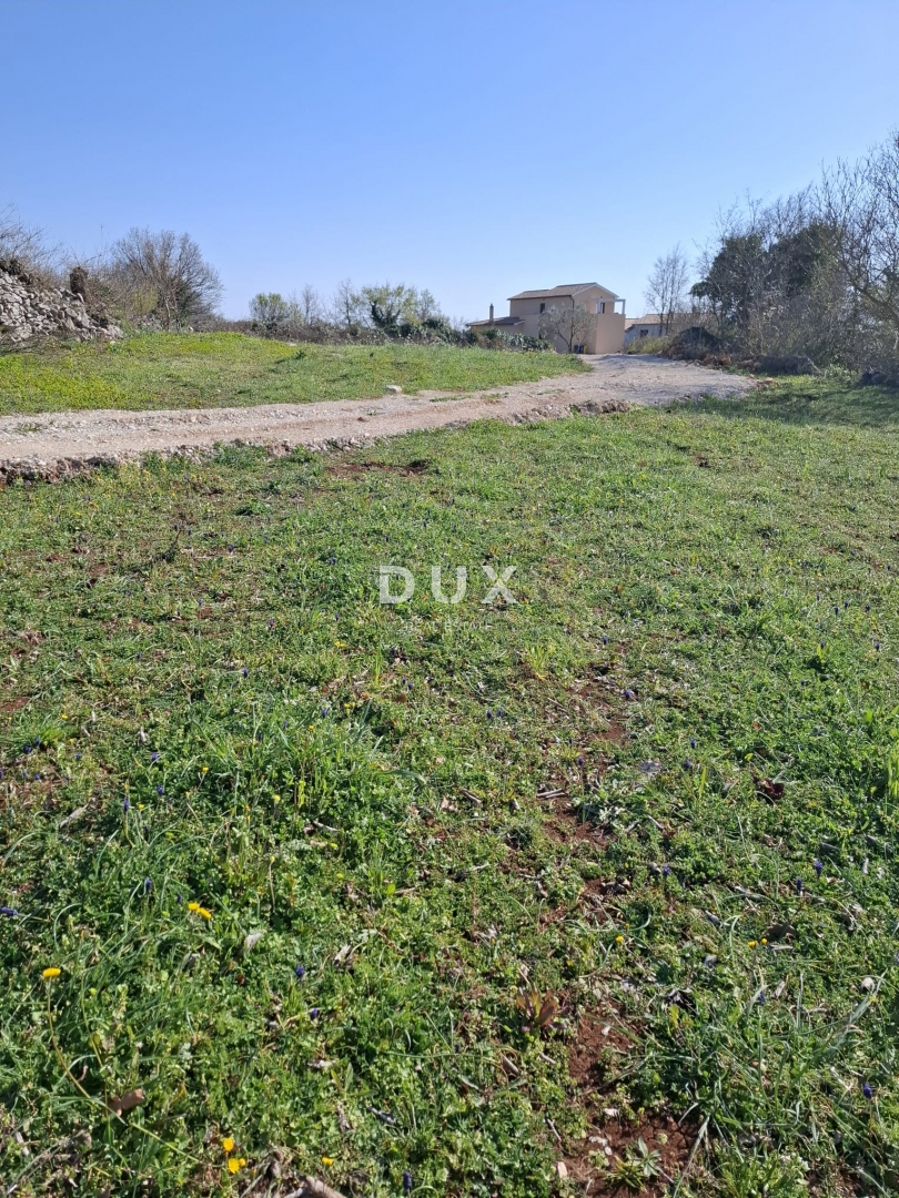 ISTRIA, JURŠIĆI - Terreno agricolo arabile vicino al villaggio