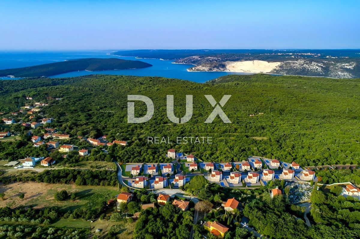 ISTRIA, RABAC - Terreno con permesso di costruzione e vista mare