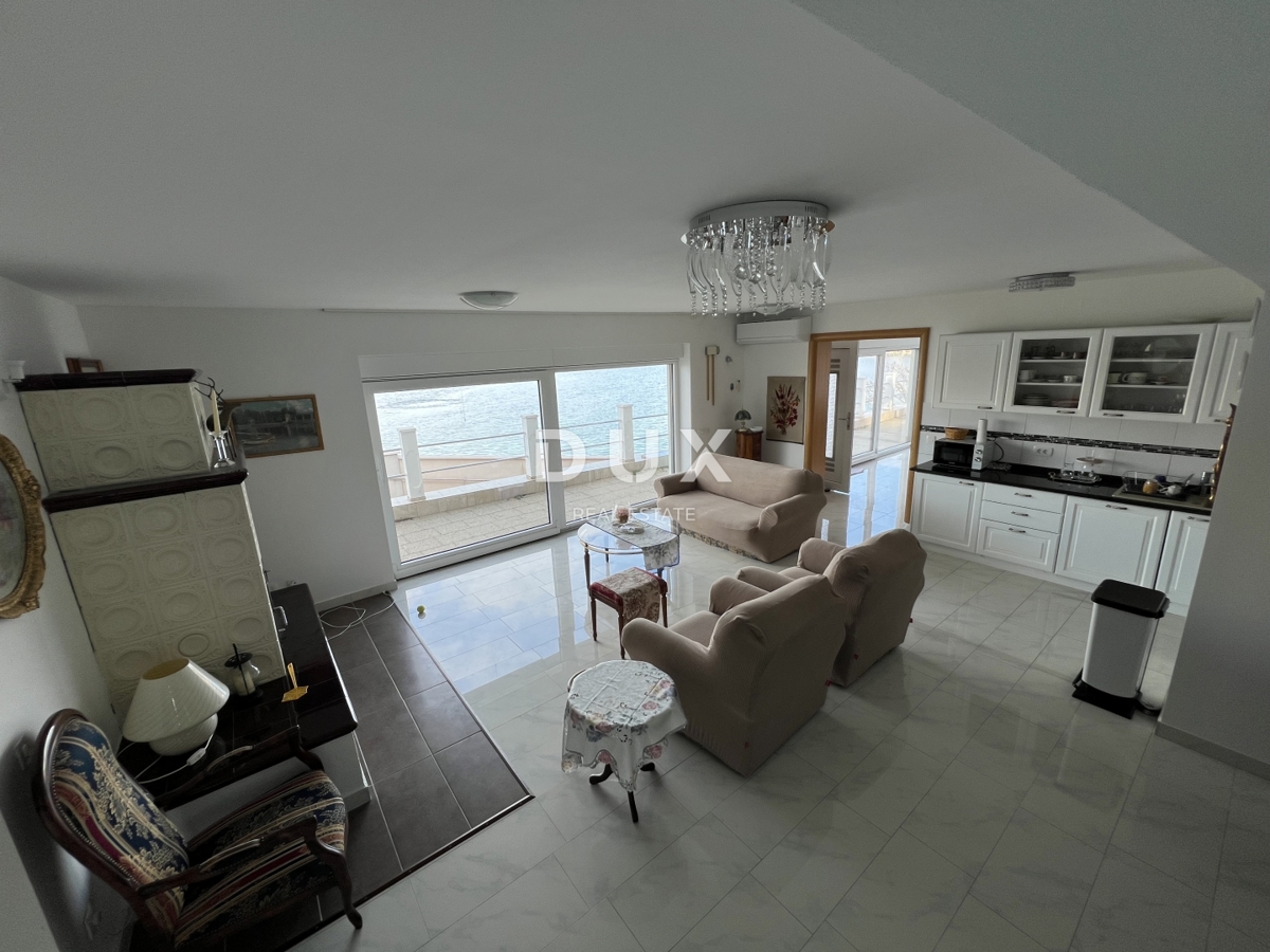 SENJ E DINTORNI – villa ristrutturata, prima fila sul mare