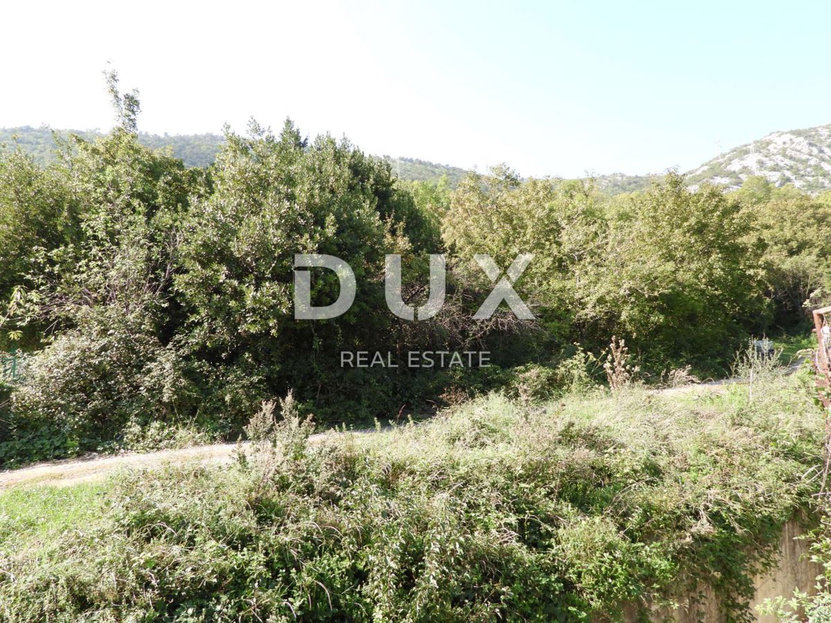 BAKAR, CENTRO - terreno edificabile nel cuore di Bakar, 1.300 m2 con vista mare, ideale per la costruzione di un edificio residenziale - appartamenti / casa unifamiliare / villa! UN'OCCASIONE IMPERDIBILE!