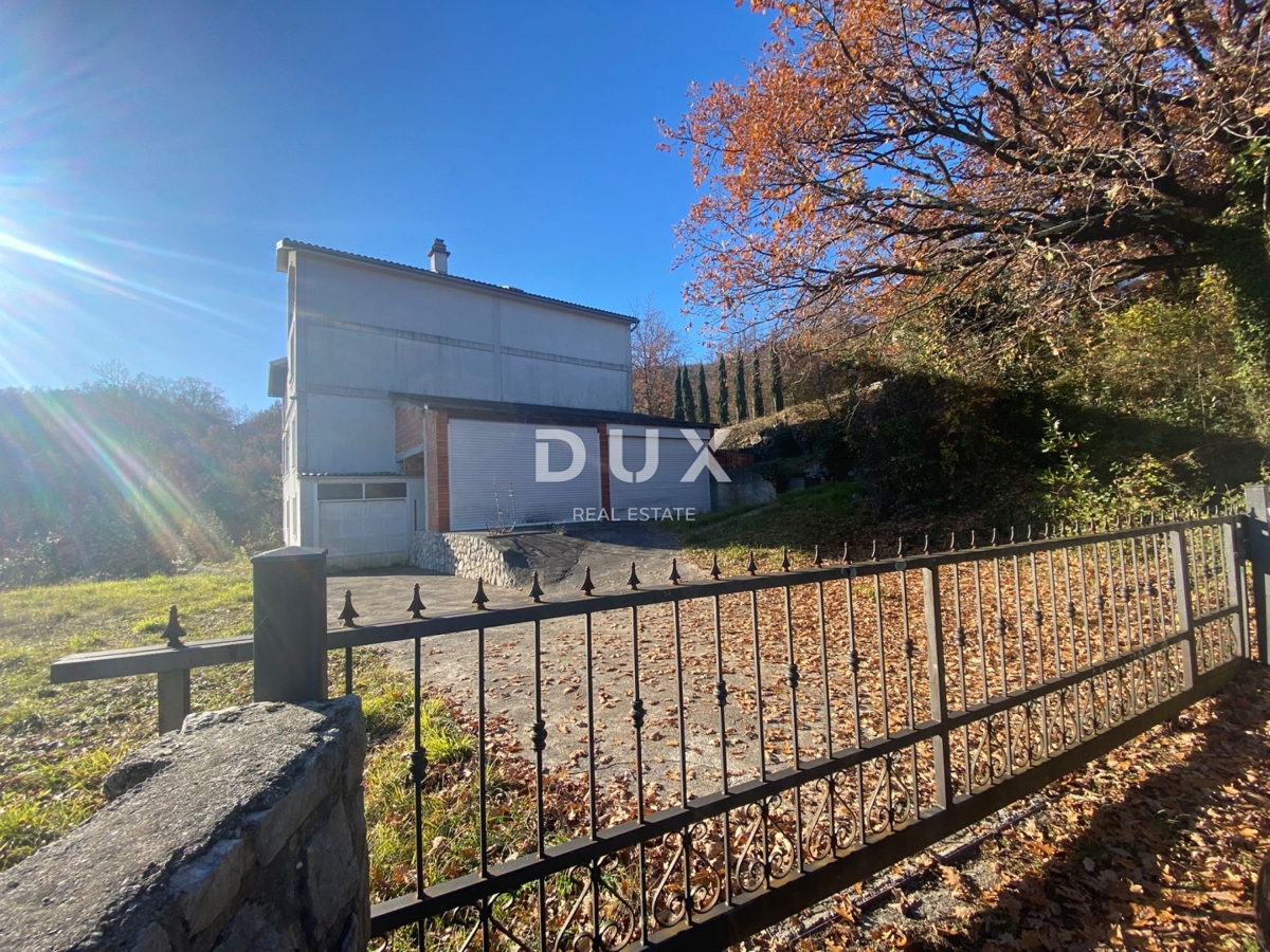 OPATIJA, BREGI - casa indipendente 400 m2 + giardino 826 m2 + 3 garage con vista mare! OCCASIONE!