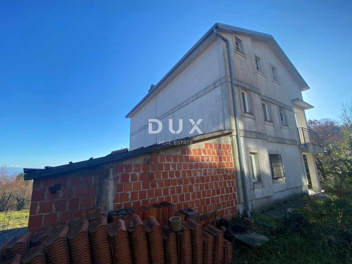 OPATIJA, BREGI - casa indipendente 400 m2 + giardino 826 m2 + 3 garage con vista mare! OCCASIONE!