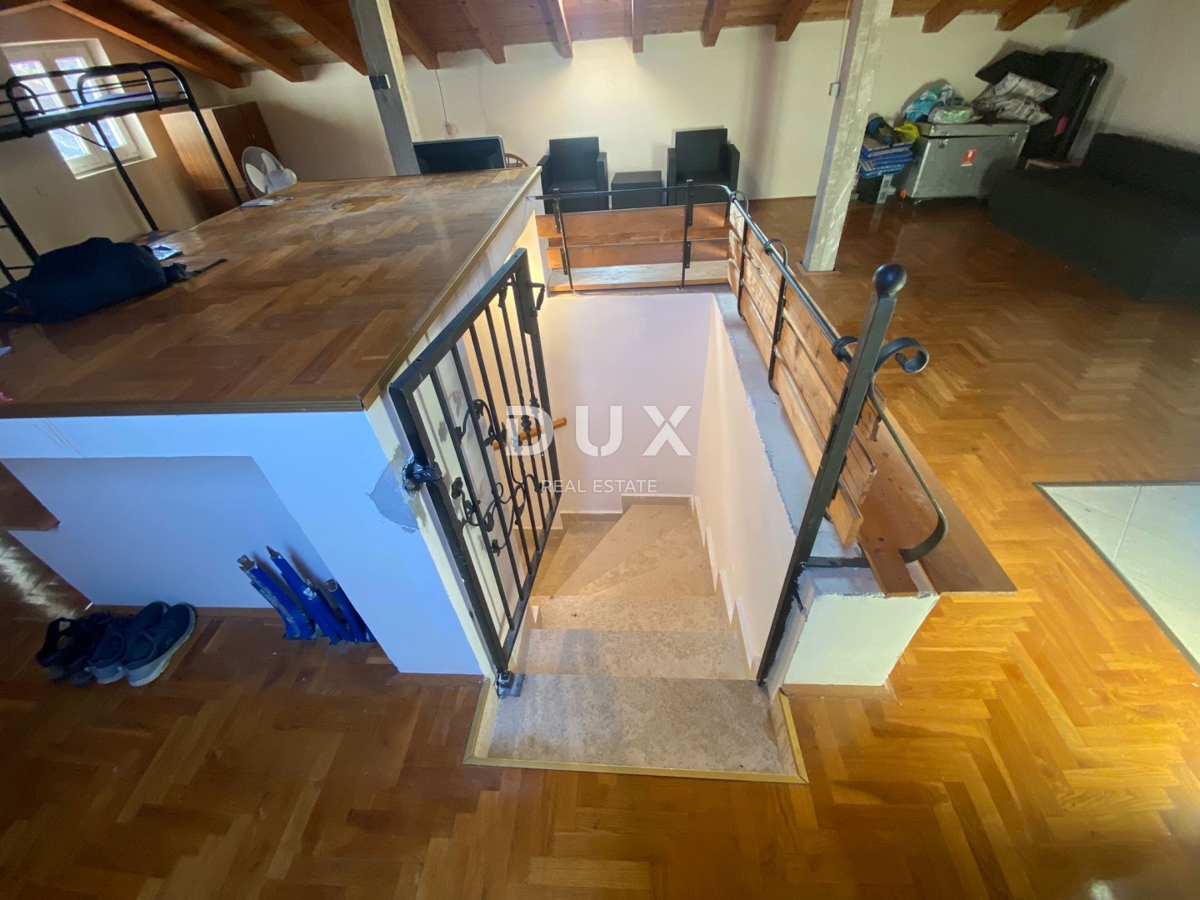 OPATIJA, BREGI - casa indipendente 400 m2 + giardino 826 m2 + 3 garage con vista mare! OCCASIONE!