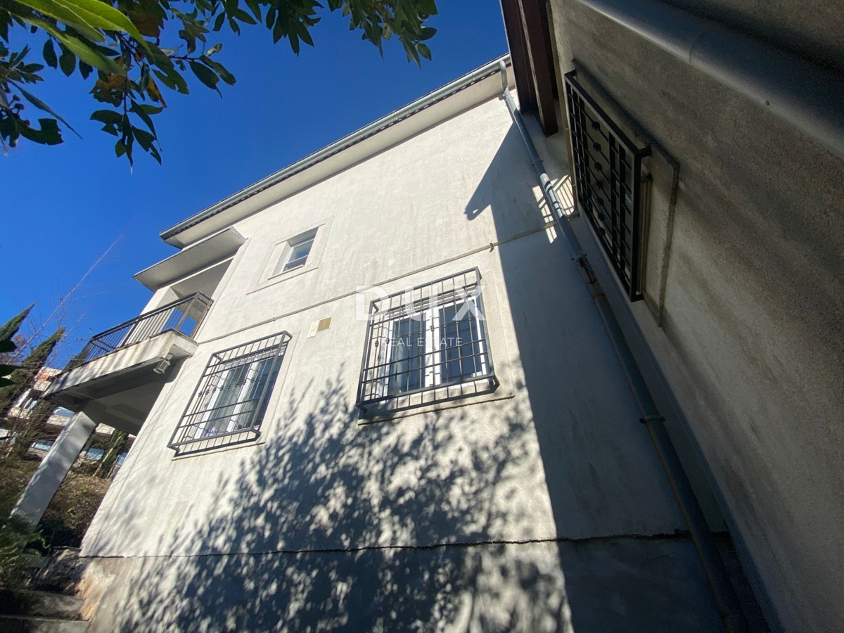 OPATIJA, BREGI - casa indipendente 400 m2 + giardino 826 m2 + 3 garage con vista mare! OCCASIONE!