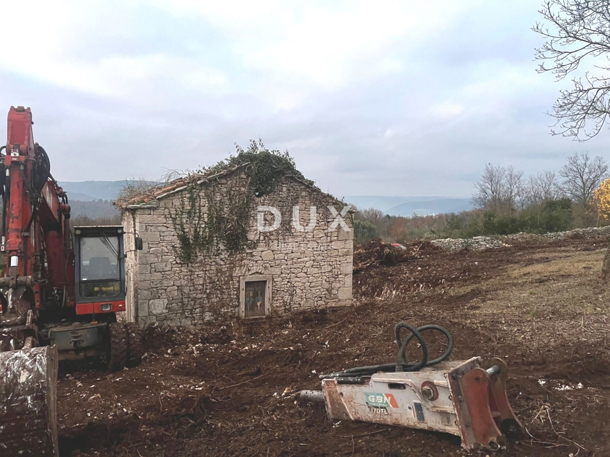 ISTRIA, RAKALJ - Casa istriana indipendente in pietra, con cortile e vista mare.