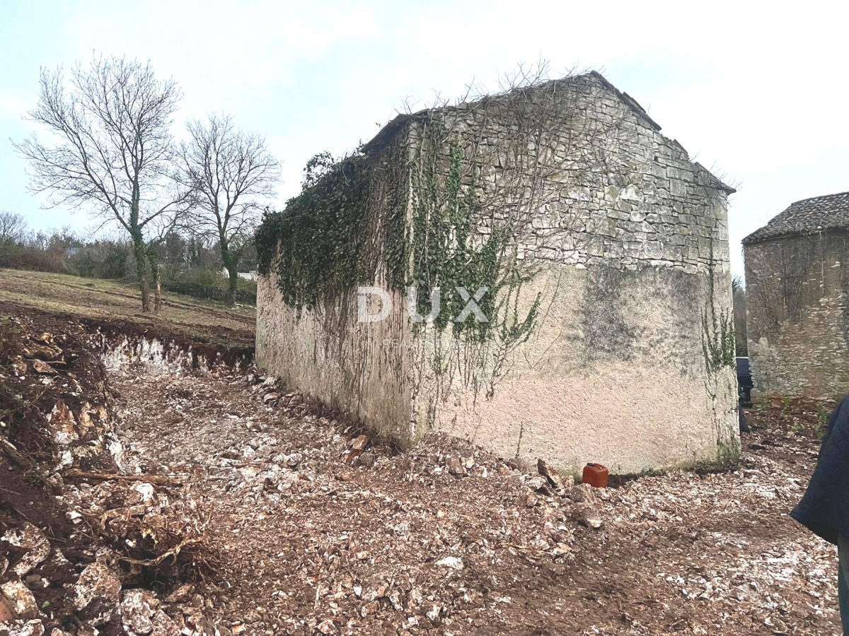 ISTRIA, RAKALJ - Casa istriana indipendente in pietra, con cortile e vista mare.
