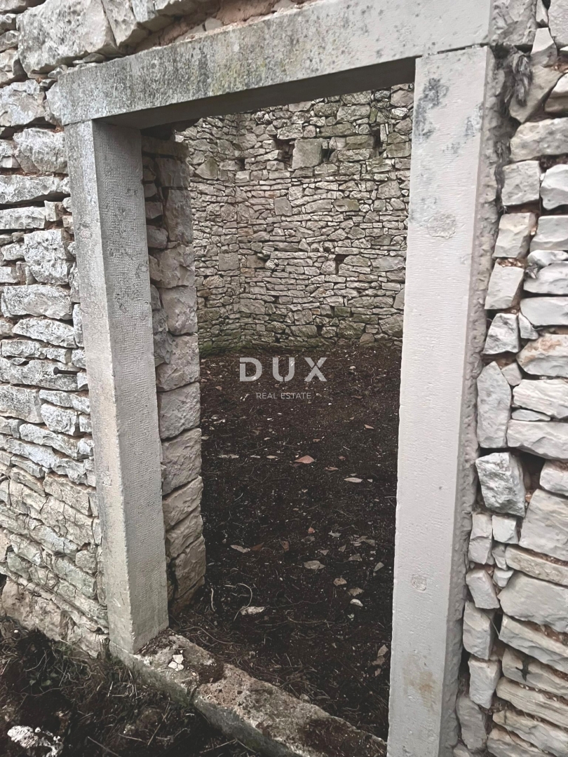 ISTRIA, RAKALJ - Casa istriana indipendente in pietra, con cortile e vista mare.