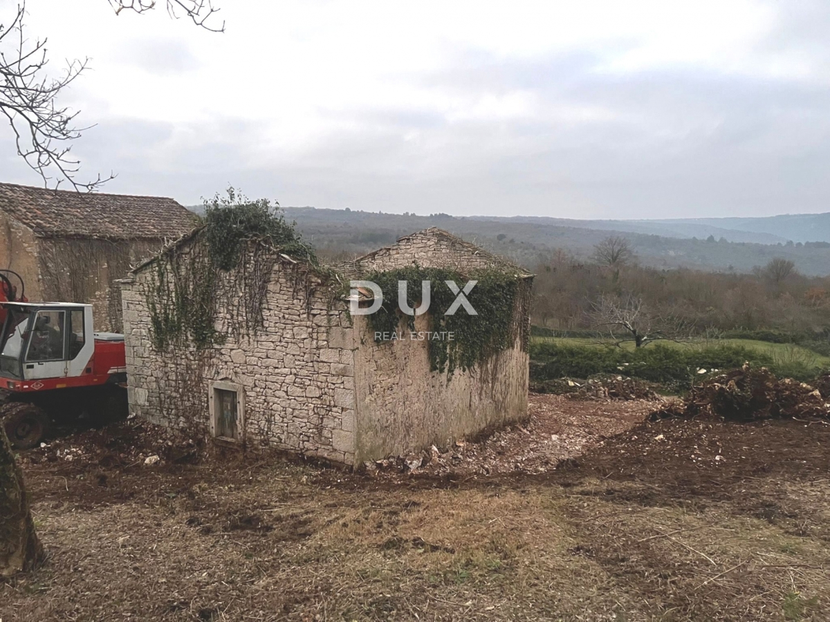 ISTRIA, RAKALJ - Casa istriana indipendente in pietra, con cortile e vista mare.