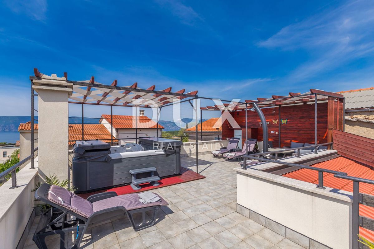 ISOLA DI KRK, PINEZIĆI - Case in pietra in fila con vista panoramica sul mare