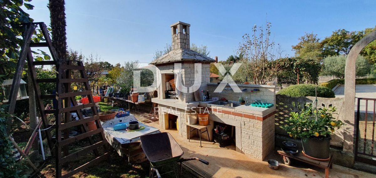 ISTRIA, POREČ - Palazzo condominiale con 5 unità abitative