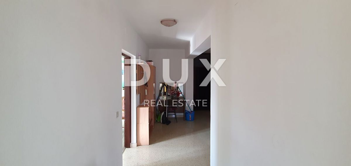 ISTRIA, POREČ - Palazzo condominiale con 5 unità abitative