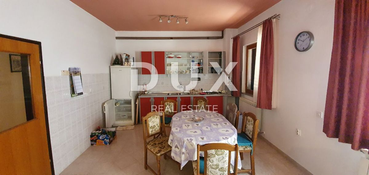 ISTRIA, POREČ - Palazzo condominiale con 5 unità abitative