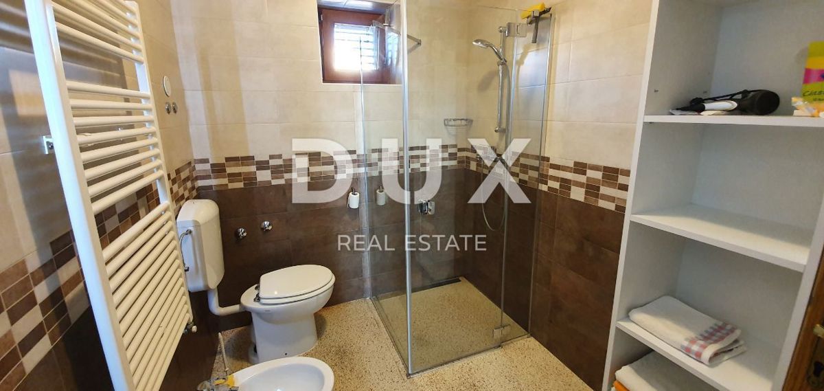 ISTRIA, POREČ - Palazzo condominiale con 5 unità abitative