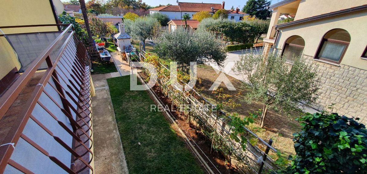 ISTRIA, POREČ - Palazzo condominiale con 5 unità abitative