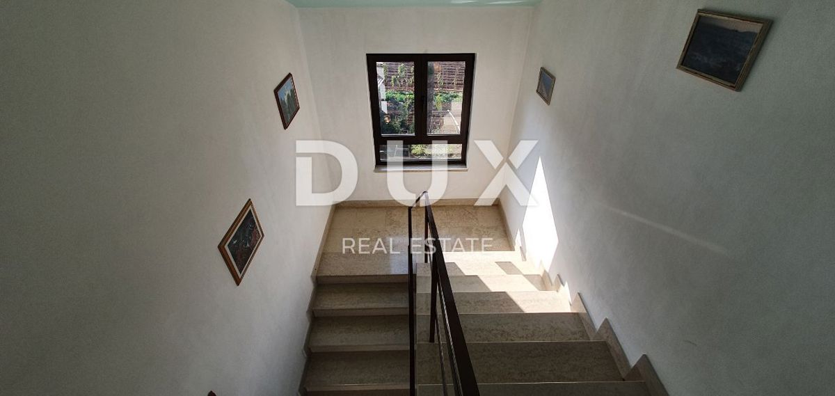 ISTRIA, POREČ - Palazzo condominiale con 5 unità abitative