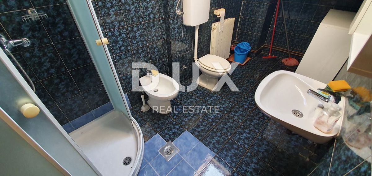 ISTRIA, POREČ - Palazzo condominiale con 5 unità abitative