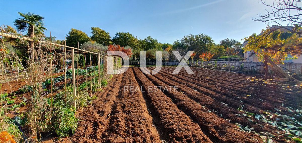 ISTRIA, POREČ - Palazzo condominiale con 5 unità abitative