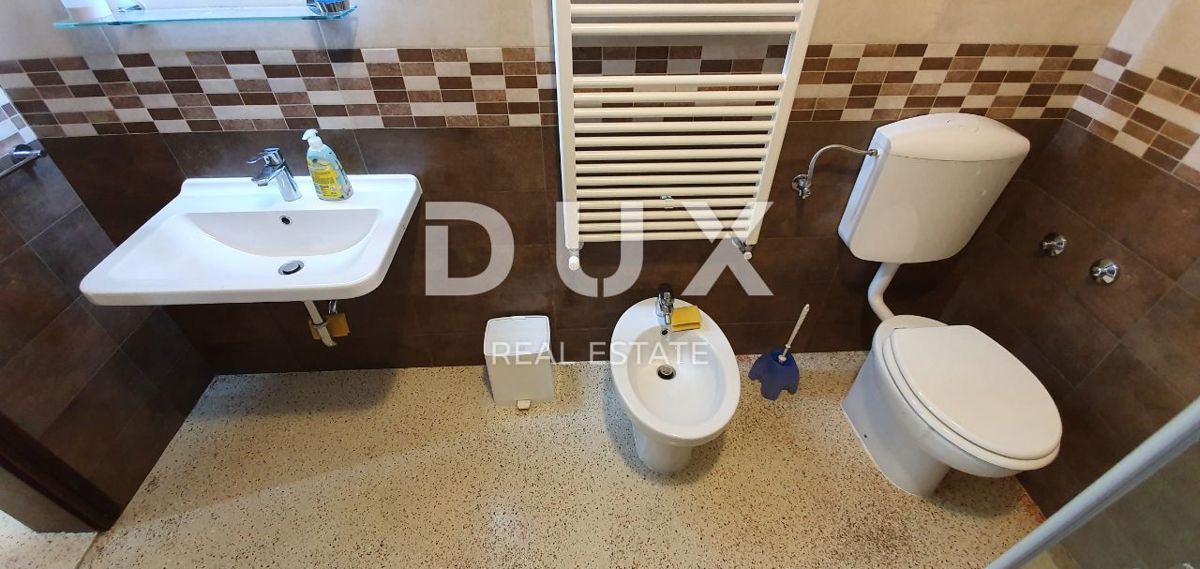 ISTRIA, POREČ - Palazzo condominiale con 5 unità abitative