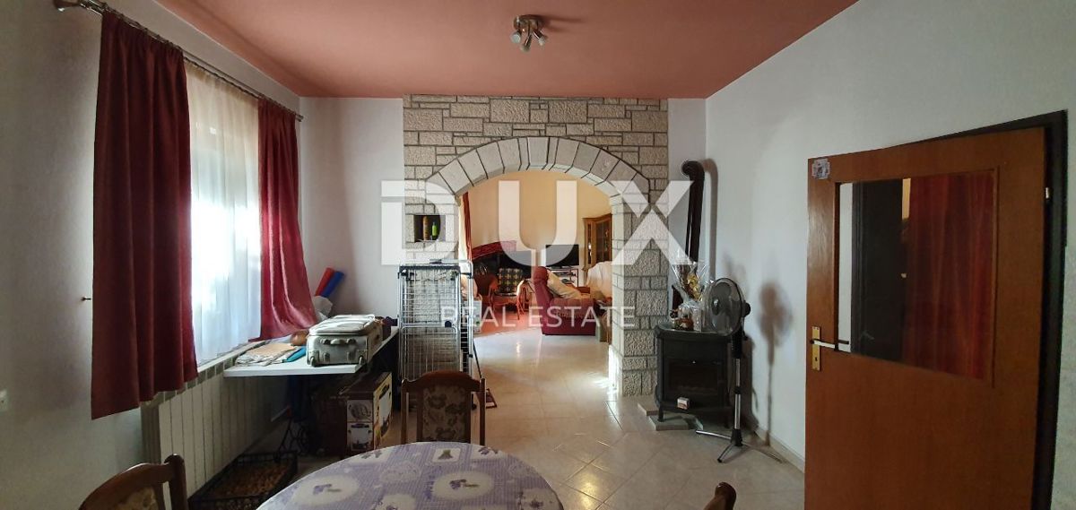 ISTRIA, POREČ - Palazzo condominiale con 5 unità abitative