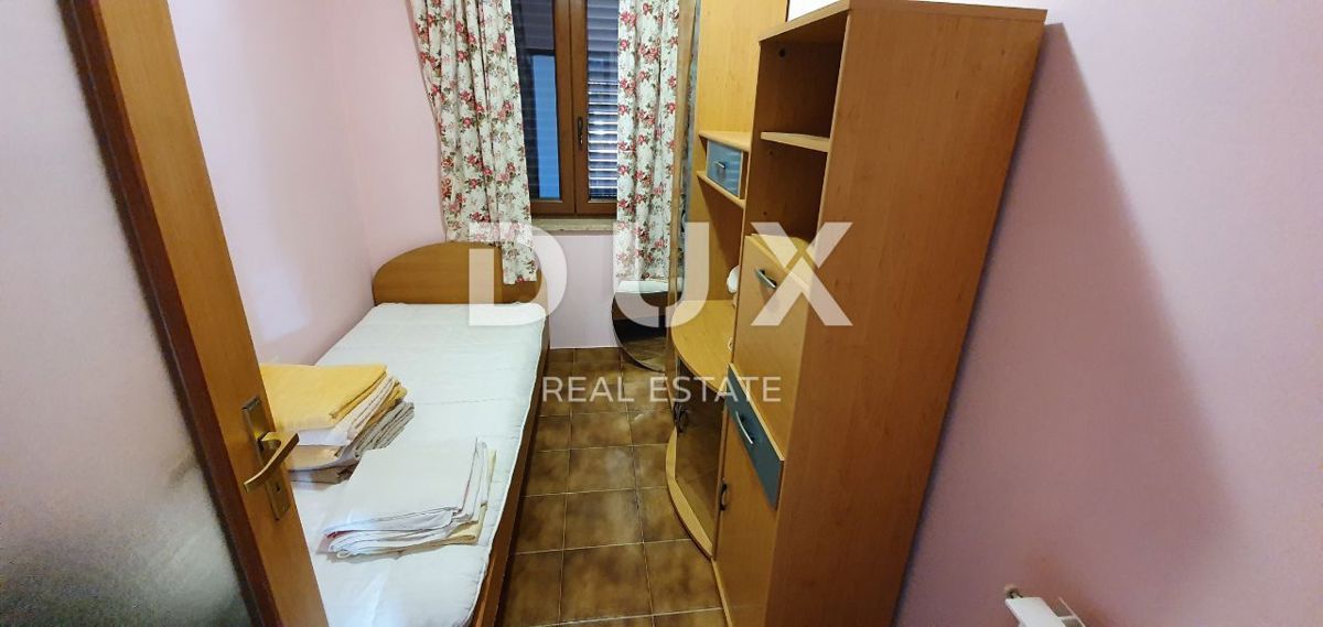 ISTRIA, POREČ - Palazzo condominiale con 5 unità abitative