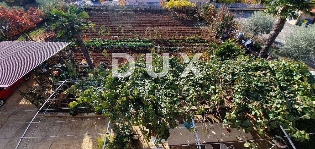 ISTRIA, POREČ - Palazzo condominiale con 5 unità abitative