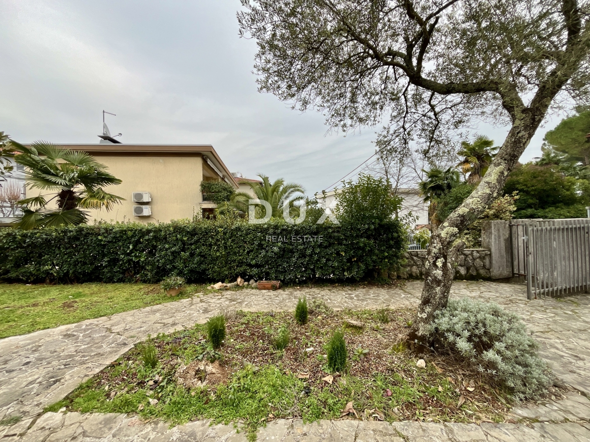 OPATIJA, LOVRAN - Casa indipendente a 50 m dal centro, a 150 m dal mare