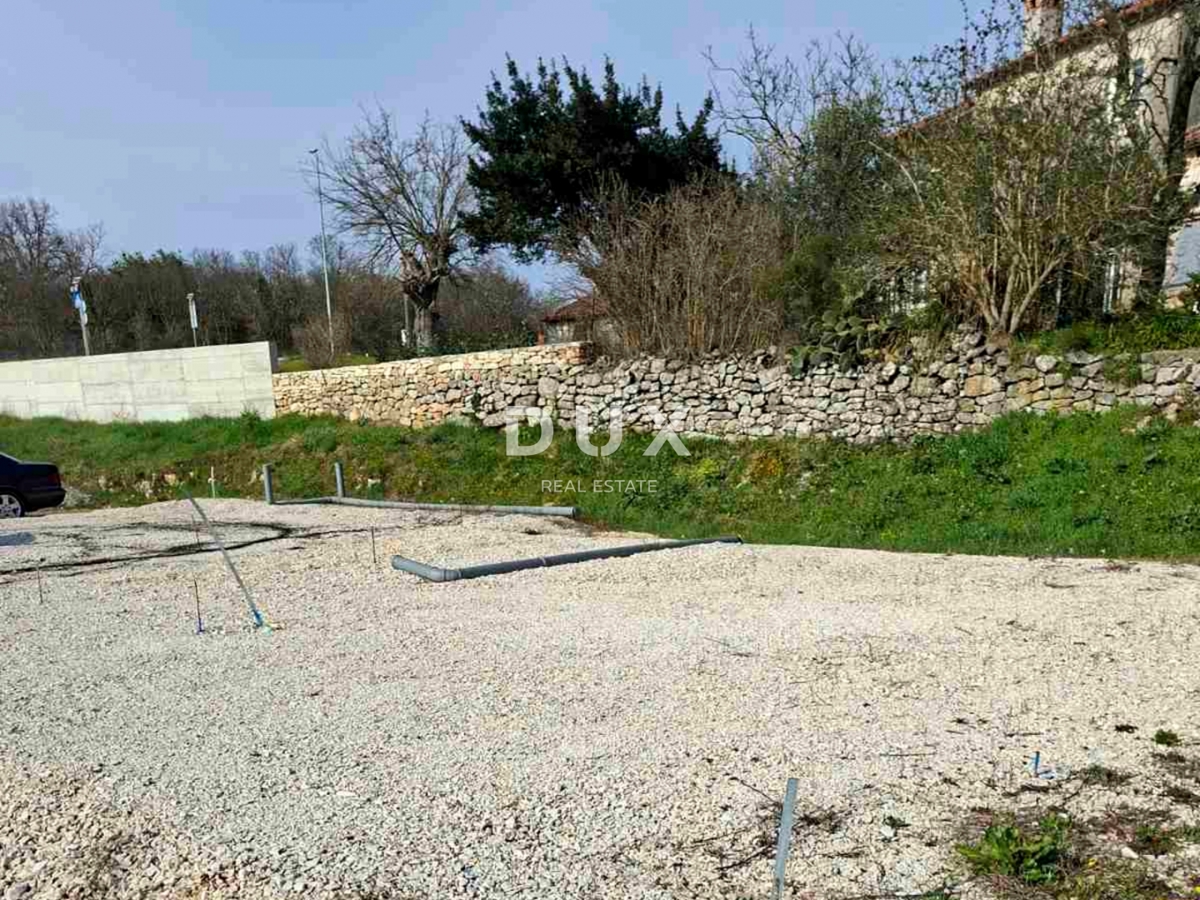 ISTRIA, LABIN - Terreno con permesso di costruzione in periferia