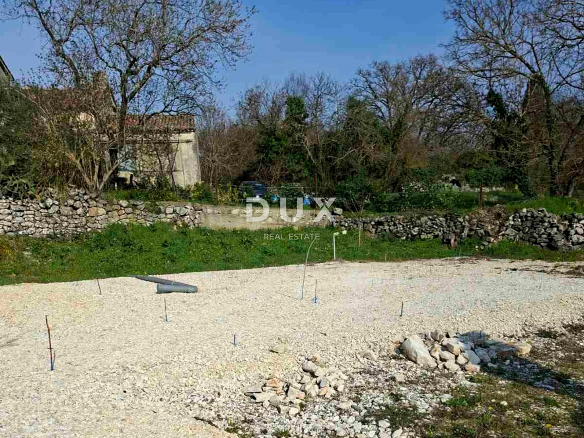ISTRIA, LABIN - Terreno con permesso di costruzione in periferia