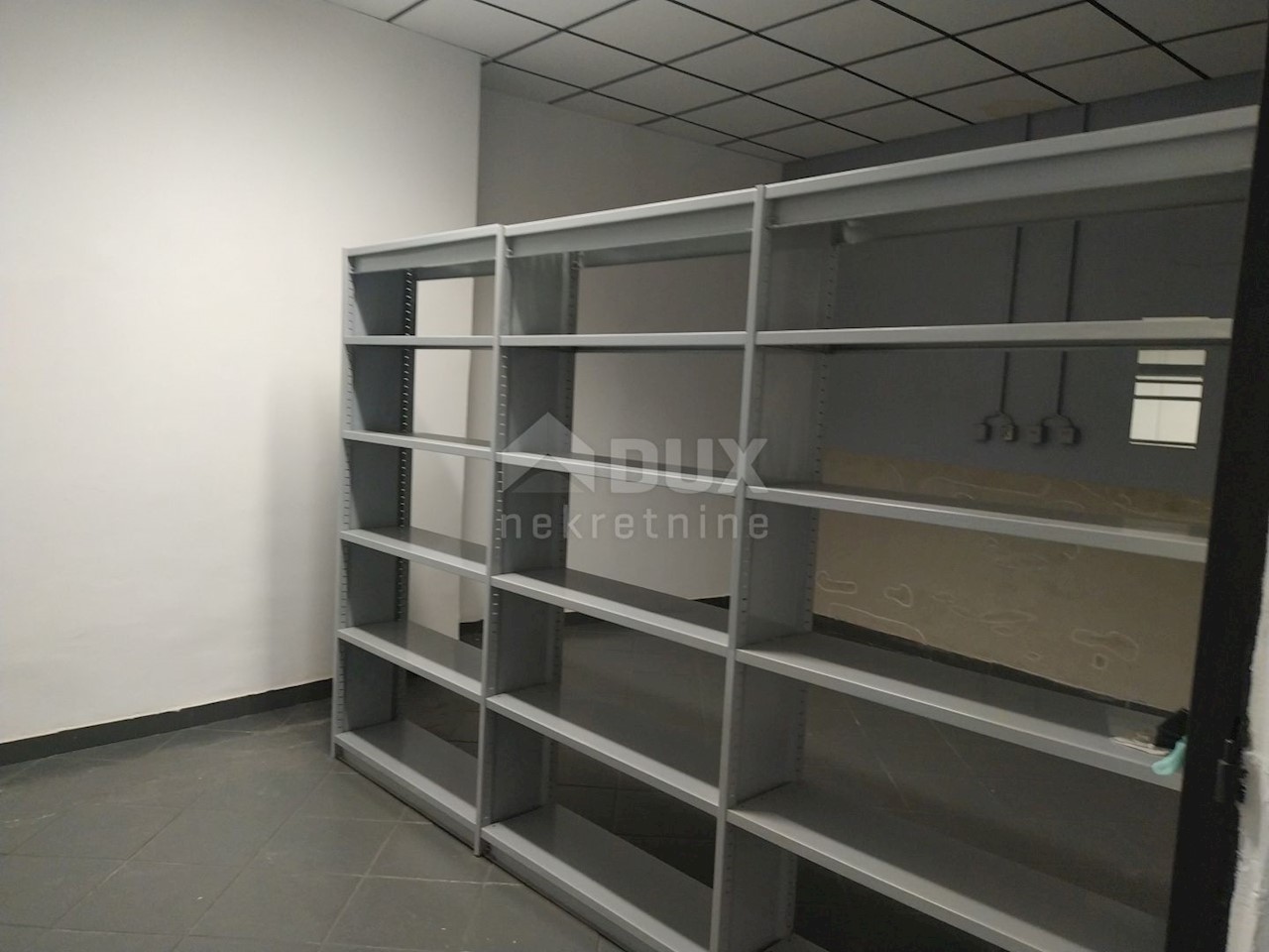 Locale commerciale Sušak, Rijeka, 98m2