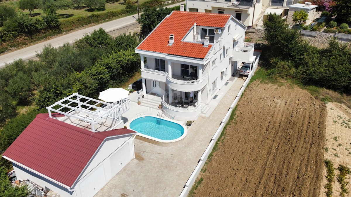 ZADAR, KOŽINO - Villa con cinque appartamenti e piscina all'aperto