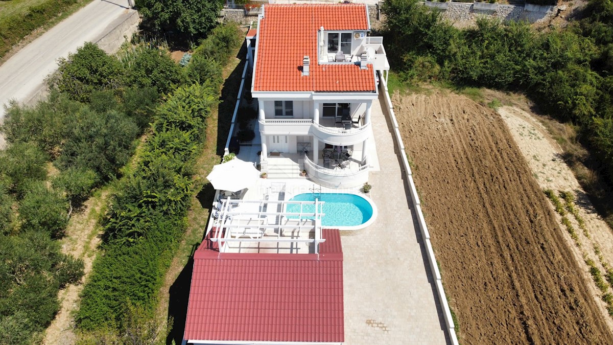 ZADAR, KOŽINO - Villa con cinque appartamenti e piscina all'aperto