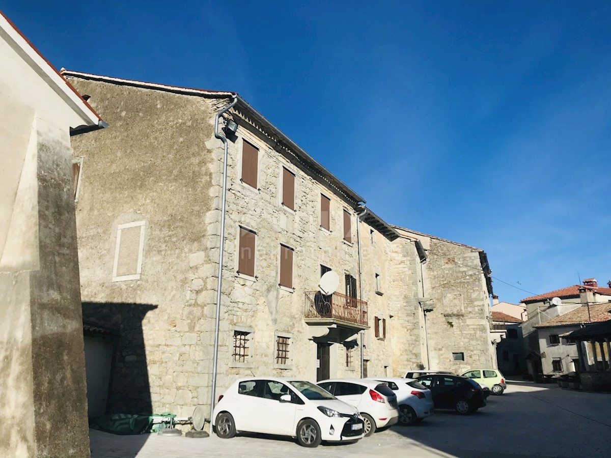 ISTRIA, GRAČIŠĆE - Casa nel centro del paese