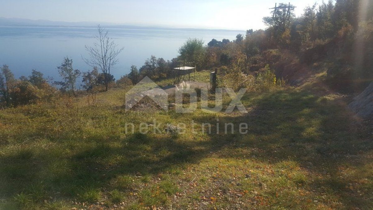 OPATIJA - terreno edificabile 10184m² per una casa bifamiliare / villa / edificio residenziale - appartamenti