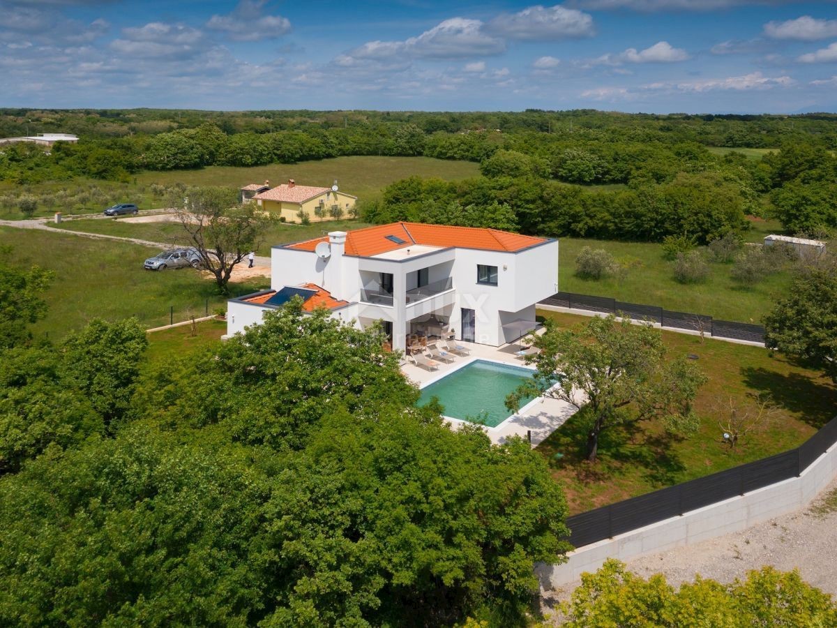 ISTRIA, PULA - Villa moderna con piscina