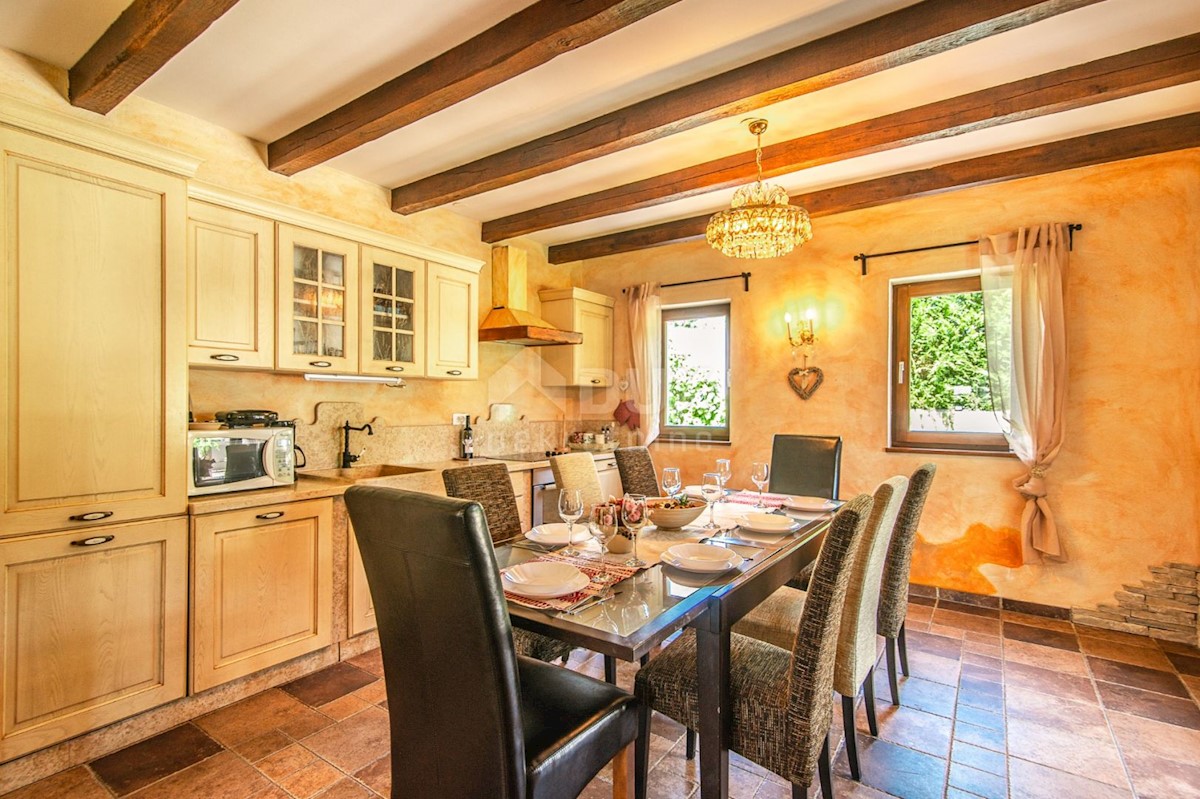 ISTRIA, SVETVINČENT - Villa rustica in un villaggio tranquillo
